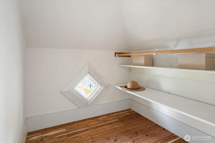 Property photo for 2423 8th Avenue W, Seattle photo 22