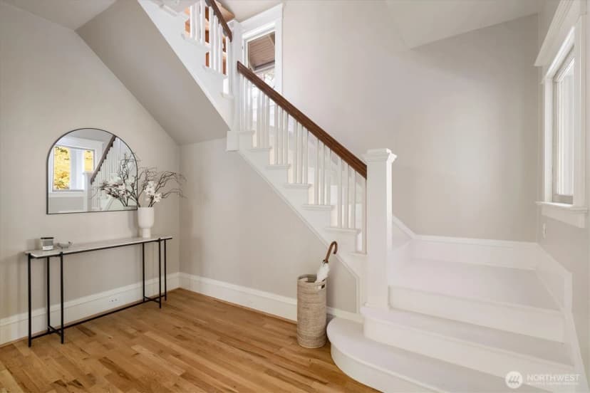 Property photo for 2423 8th Avenue W, Seattle photo 18