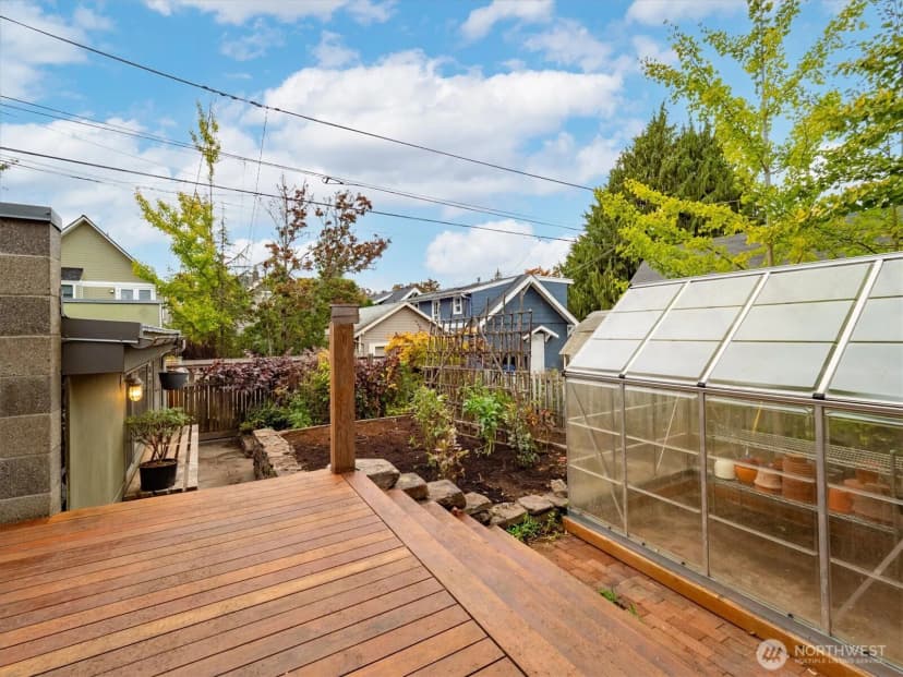 Property photo for 2423 8th Avenue W, Seattle photo 37