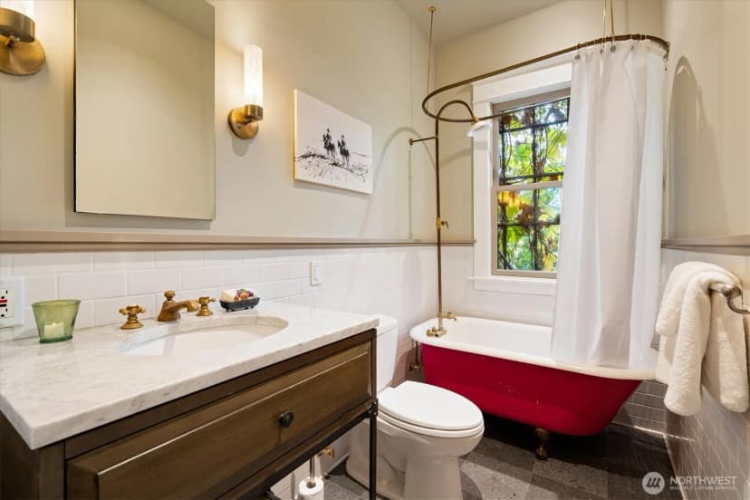 Property photo for 2423 8th Avenue W, Seattle photo 17