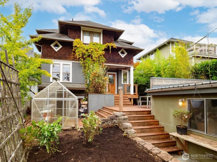 Property photo for 2423 8th Avenue W, Seattle photo 39