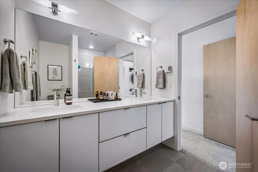 Property photo for 930 28th Avenue S, Seattle photo 17