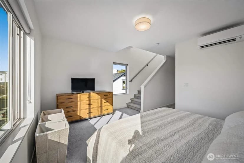 Property photo for 930 28th Avenue S, Seattle photo 15