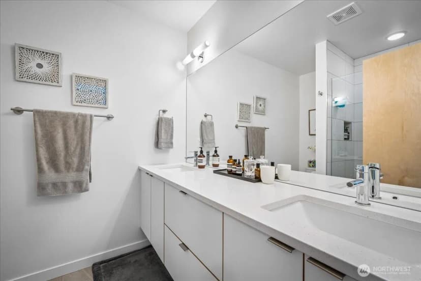 Property photo for 930 28th Avenue S, Seattle photo 19