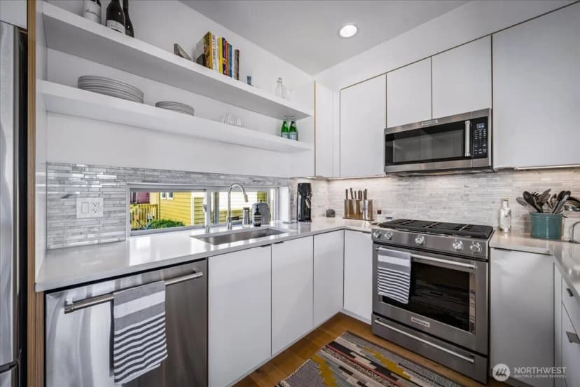 Property photo for 930 28th Avenue S, Seattle photo 11