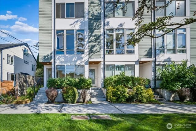 Property photo for 930 28th Avenue S, Seattle photo 2