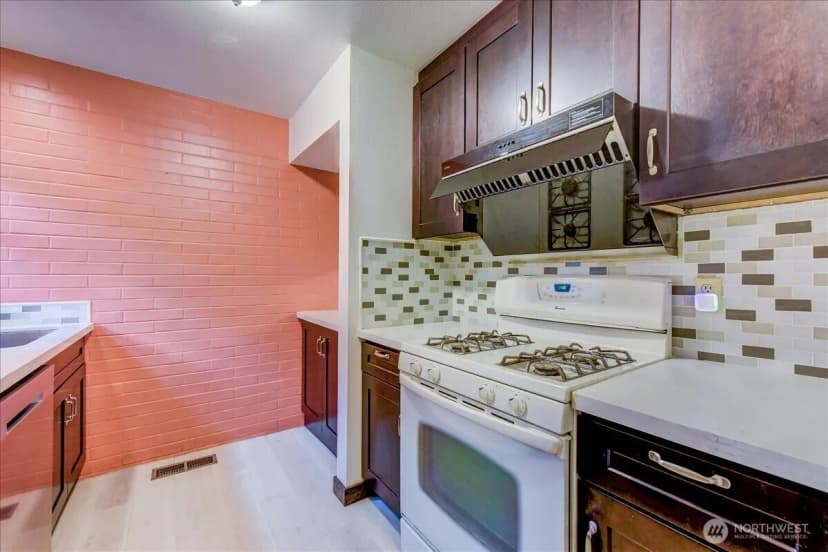 Property photo for 10830 Glen Acres Drive S #t9, Seattle photo 8