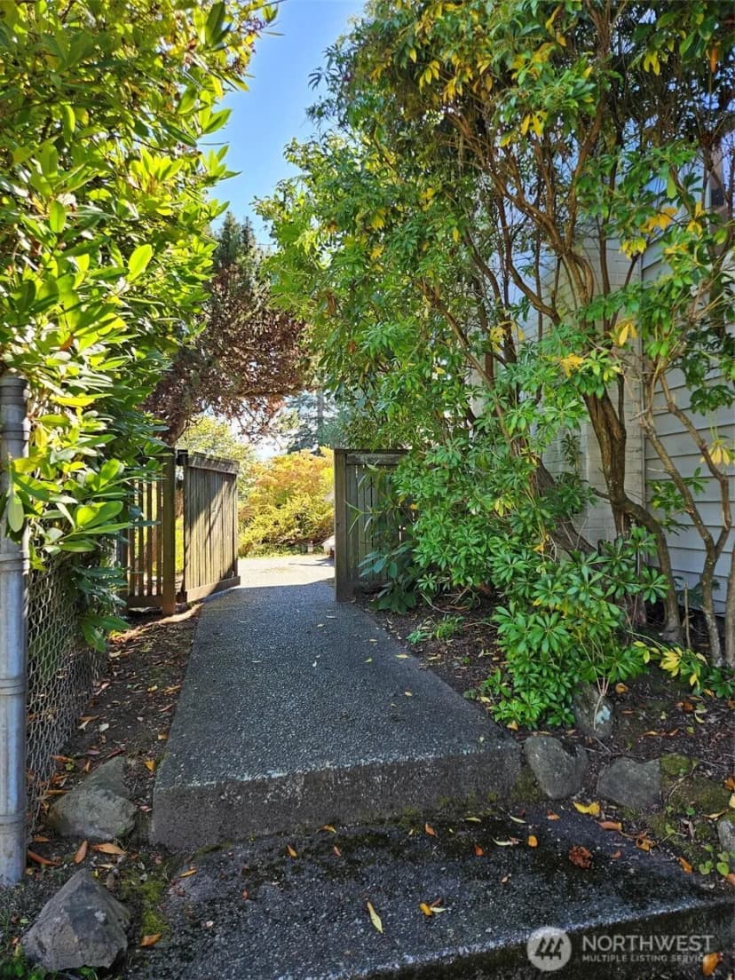 Property photo for 11711 Exeter Avenue Ne, Seattle photo 6