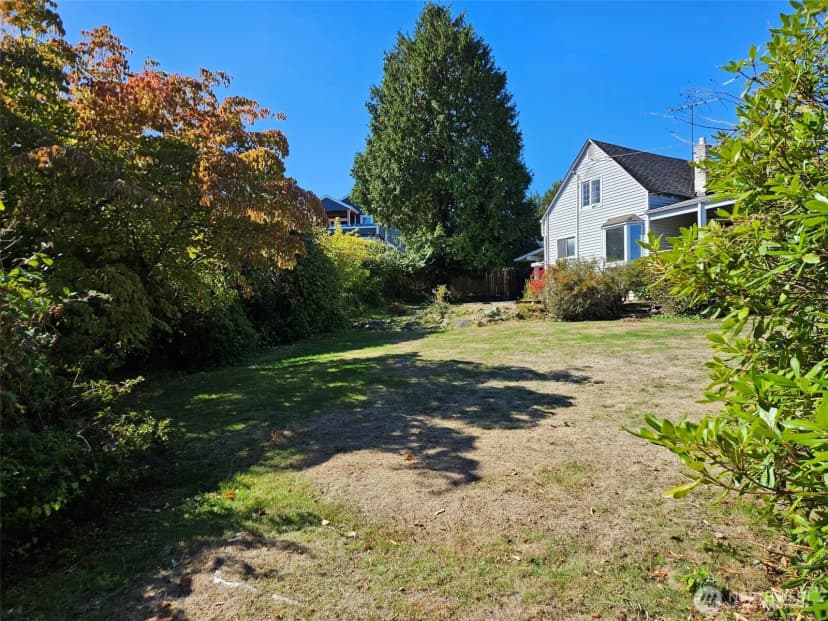 Property photo for 11711 Exeter Avenue Ne, Seattle photo 4