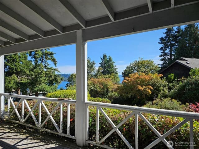 Property photo for 11711 Exeter Avenue Ne, Seattle photo 2