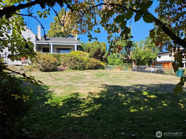Property photo for 11711 Exeter Avenue Ne, Seattle photo 5