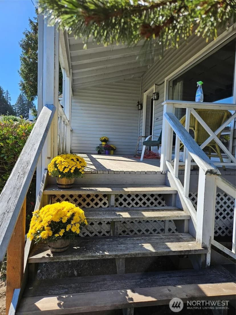 Property photo for 11711 Exeter Avenue Ne, Seattle photo 3