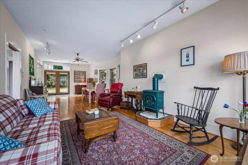 Property photo for 3617 Corliss Avenue N, Seattle photo 6