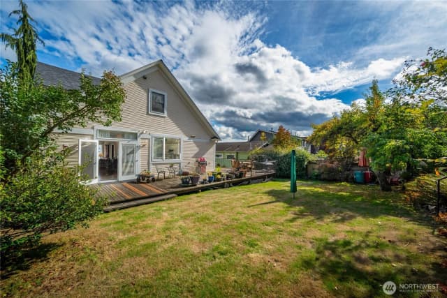 Property photo for 3617 Corliss Avenue N, Seattle photo 4