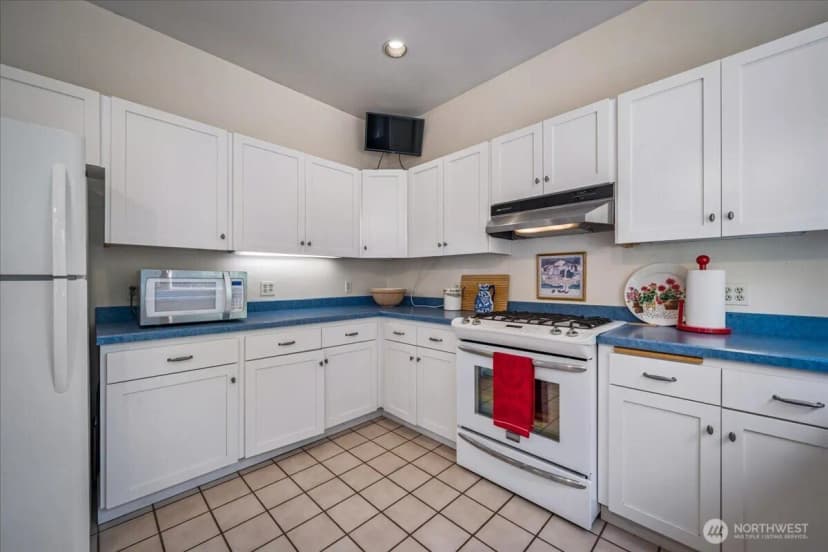 Property photo for 3617 Corliss Avenue N, Seattle photo 13