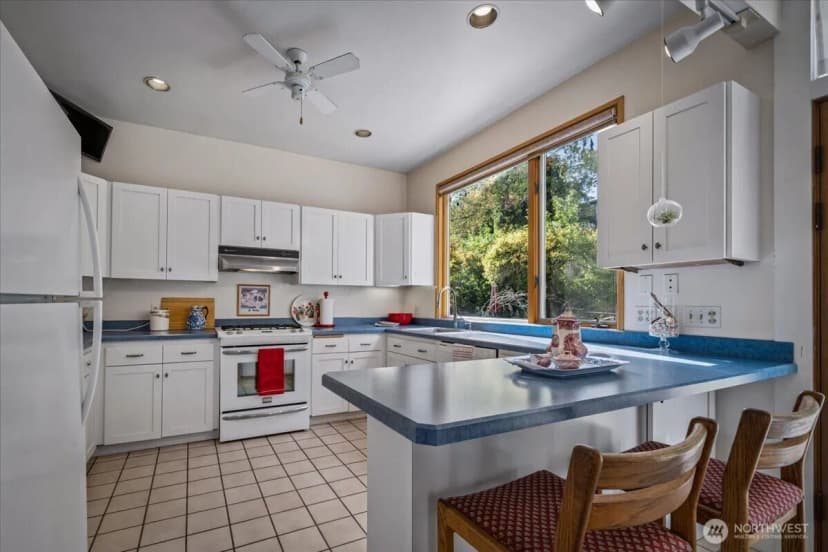 Property photo for 3617 Corliss Avenue N, Seattle photo 15