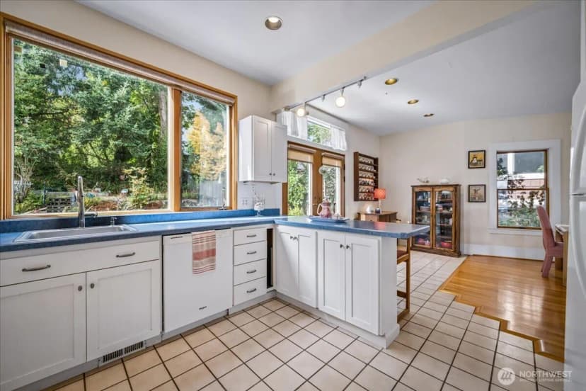 Property photo for 3617 Corliss Avenue N, Seattle photo 14