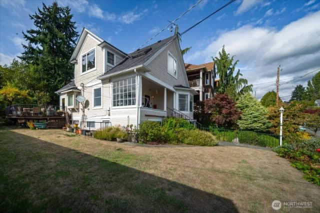 Property photo for 3617 Corliss Avenue N, Seattle photo 3