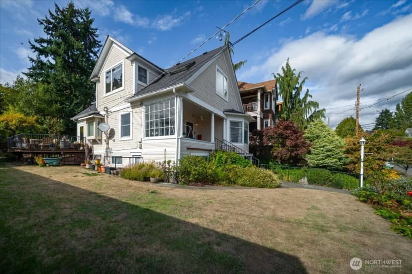 Property photo for 3617 Corliss Avenue N, Seattle photo 3