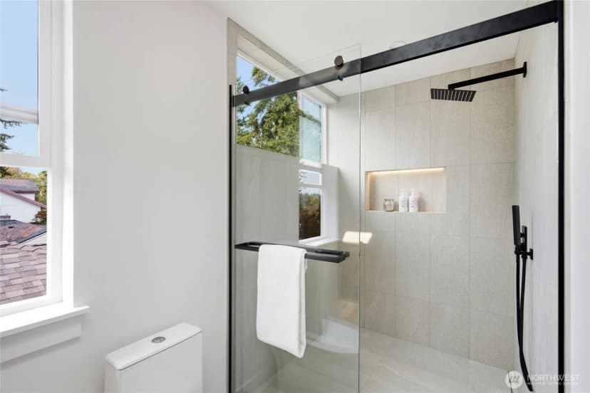 Property photo for 7533 31st Avenue Ne #b, Seattle photo 10