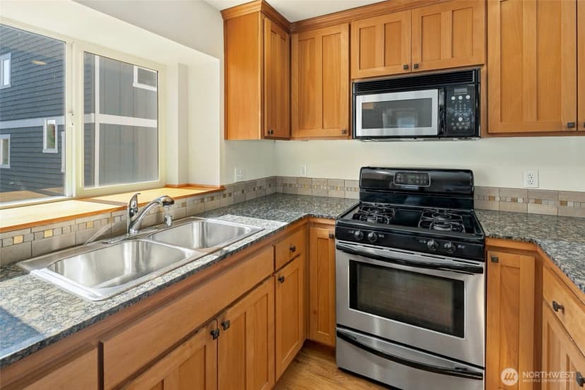 Property photo for 126 N 101st Street, Seattle photo 12