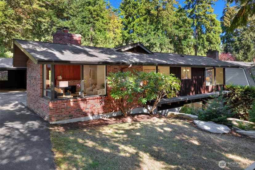 Property photo for 9100 Se 72nd Place, Mercer Island photo 2