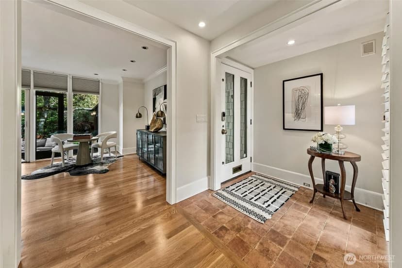 Property photo for 915 11th Avenue E, Seattle photo 4