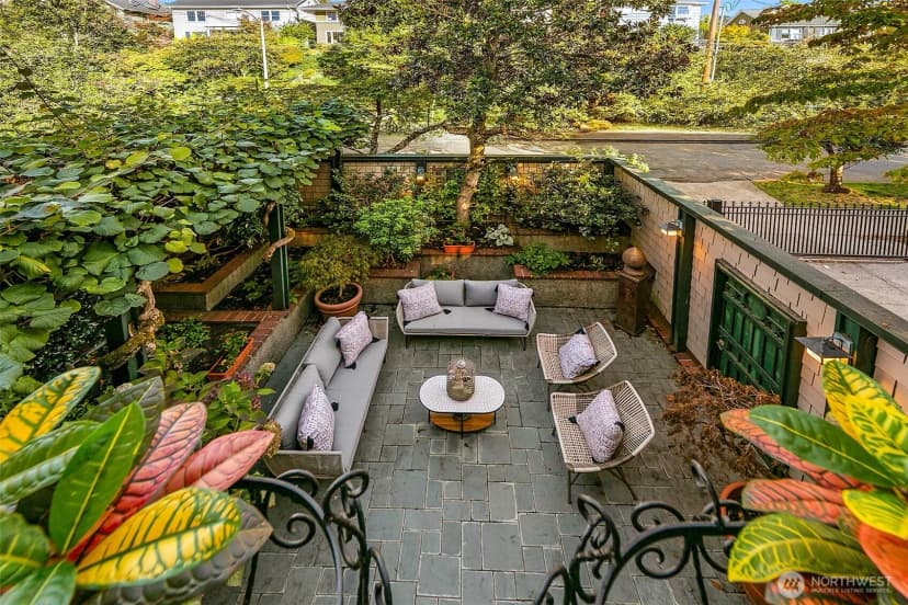 Property photo for 915 11th Avenue E, Seattle photo 28
