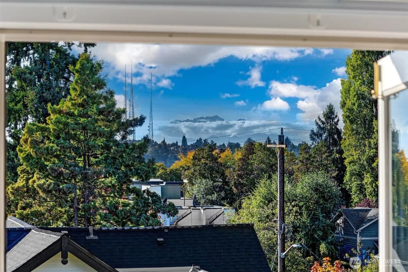 Property photo for 915 11th Avenue E, Seattle photo 21