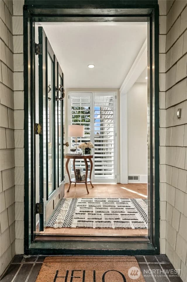 Property photo for 915 11th Avenue E, Seattle photo 3