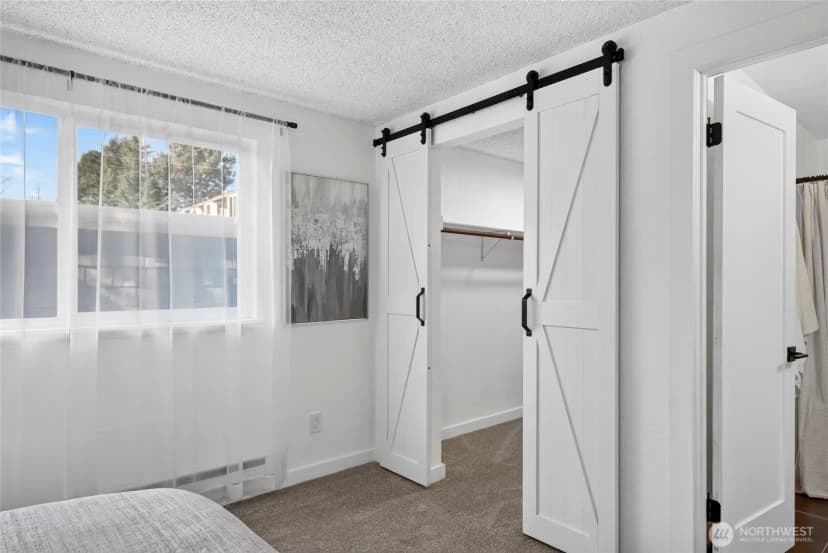 Property photo for 8609 25th Avenue Sw #b, Seattle photo 16