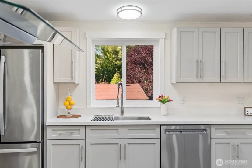 Property photo for 17125 Woodcrest Drive Ne, Bothell photo 12