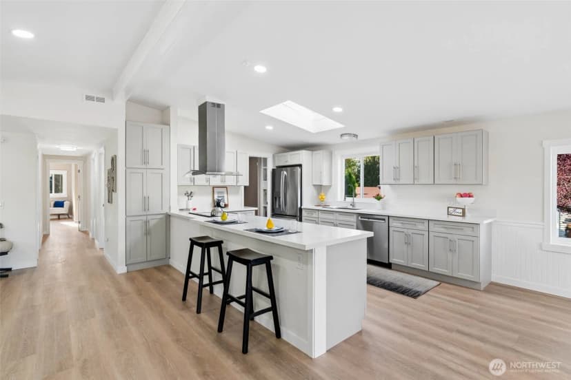 Property photo for 17125 Woodcrest Drive Ne, Bothell photo 4