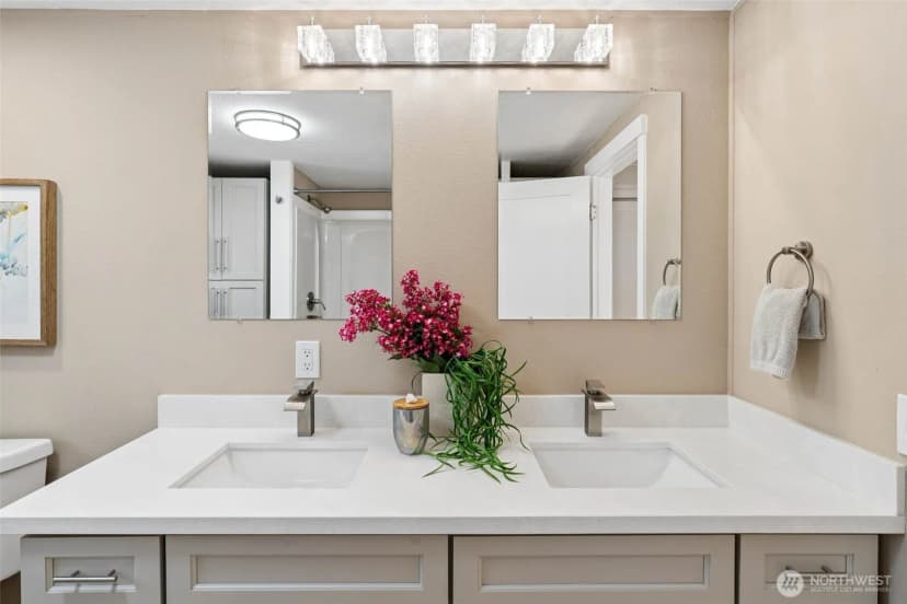 Property photo for 17125 Woodcrest Drive Ne, Bothell photo 19