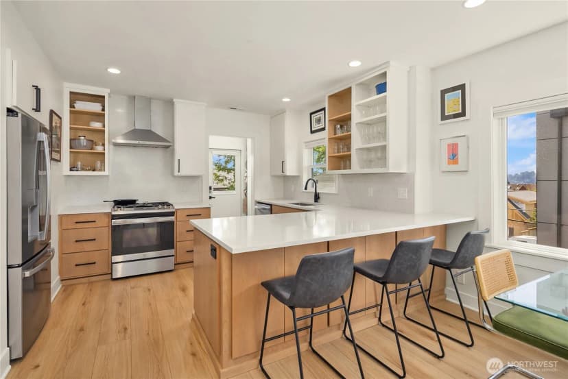 Property photo for 4206 Dayton Avenue N, Seattle photo 8