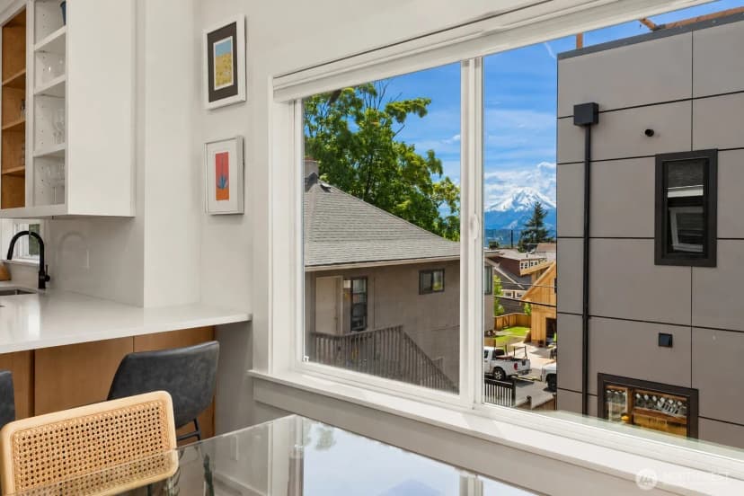 Property photo for 4206 Dayton Avenue N, Seattle photo 12