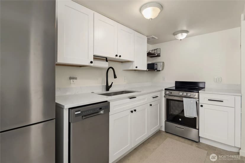 Property photo for 4206 Dayton Avenue N, Seattle photo 24