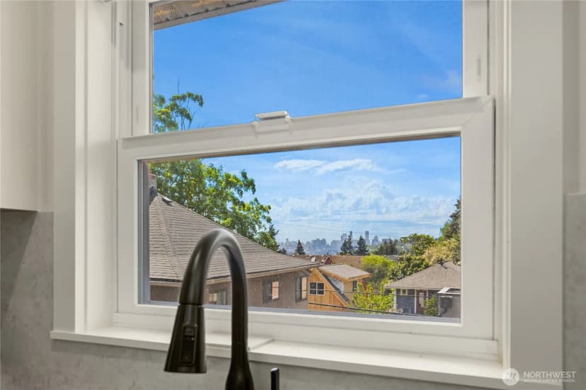 Property photo for 4206 Dayton Avenue N, Seattle photo 15