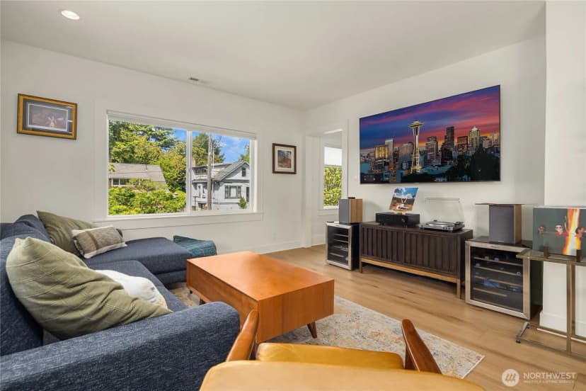 Property photo for 4206 Dayton Avenue N, Seattle photo 11