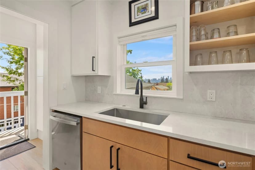 Property photo for 4206 Dayton Avenue N, Seattle photo 16