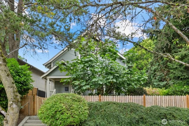 Property photo for 734 N 75th Street, Seattle photo 2