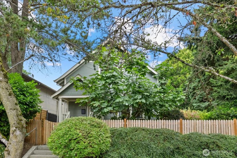 Property photo for 734 N 75th Street, Seattle photo 2