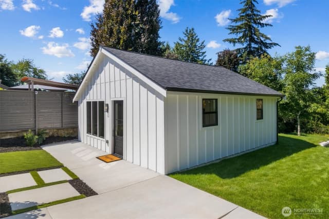 Property photo for 7745 Seward Park Avenue S, Seattle photo 2