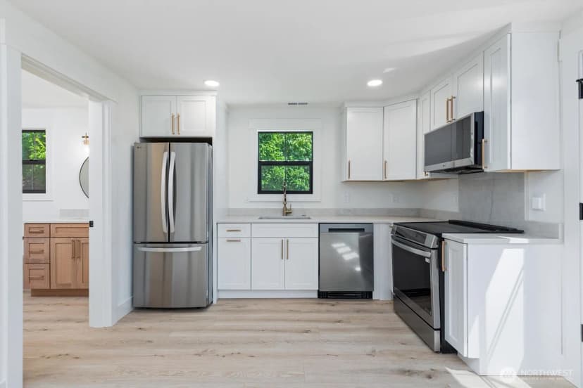 Property photo for 7745 Seward Park Avenue S, Seattle photo 4