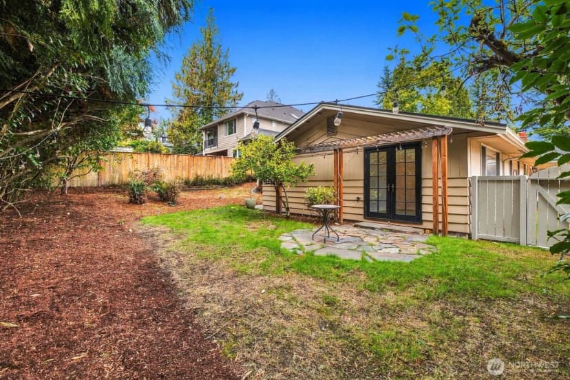 Property photo for 10241 Ne 20th Place, Bellevue photo 21