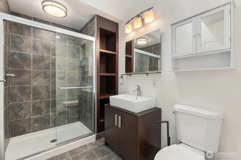 Property photo for 10241 Ne 20th Place, Bellevue photo 9
