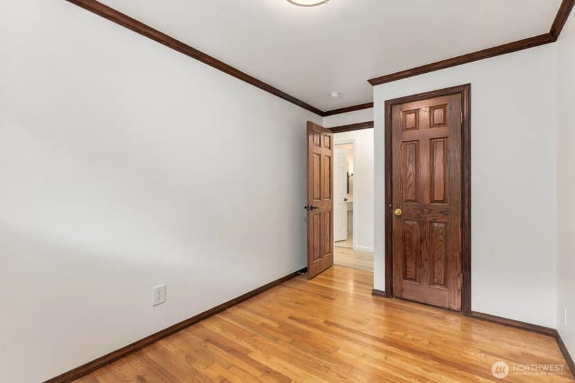 Property photo for 10241 Ne 20th Place, Bellevue photo 13