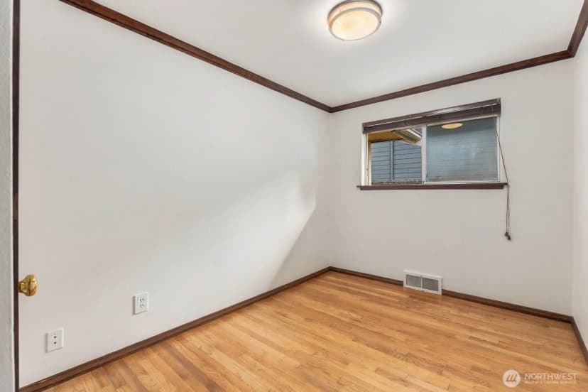 Property photo for 10241 Ne 20th Place, Bellevue photo 17