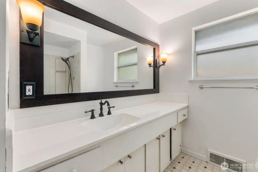 Property photo for 10241 Ne 20th Place, Bellevue photo 15