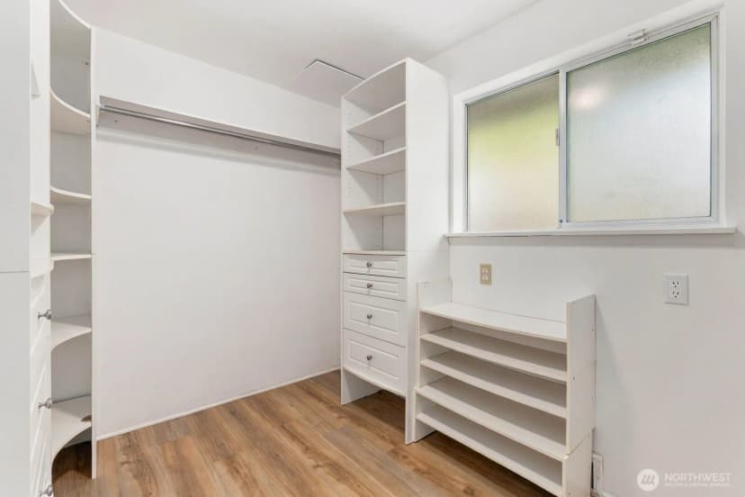 Property photo for 10241 Ne 20th Place, Bellevue photo 10